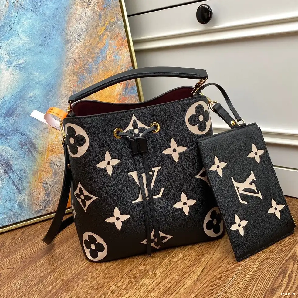 NÉONOÉ VUITTON LOUIS 0626